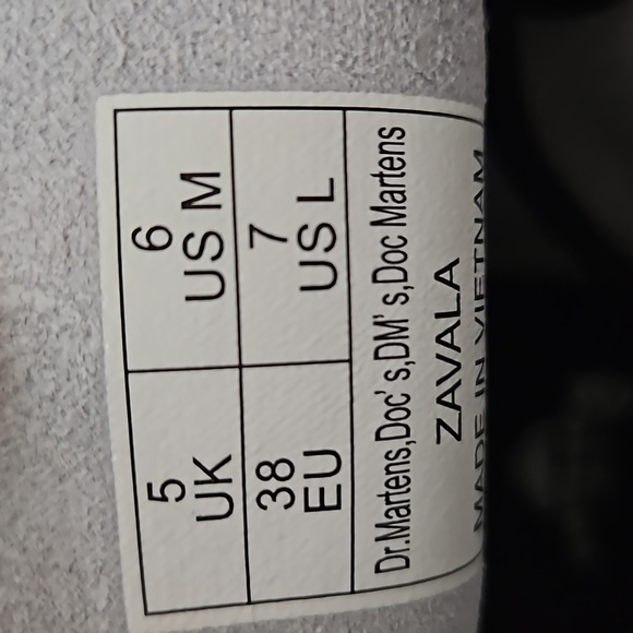 1460 Women's Patent Leather Lace-up Boots - Picture 4 of 8